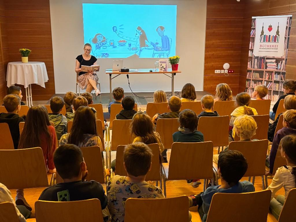 Petra Piuk liest für die Volksschule 2025 
