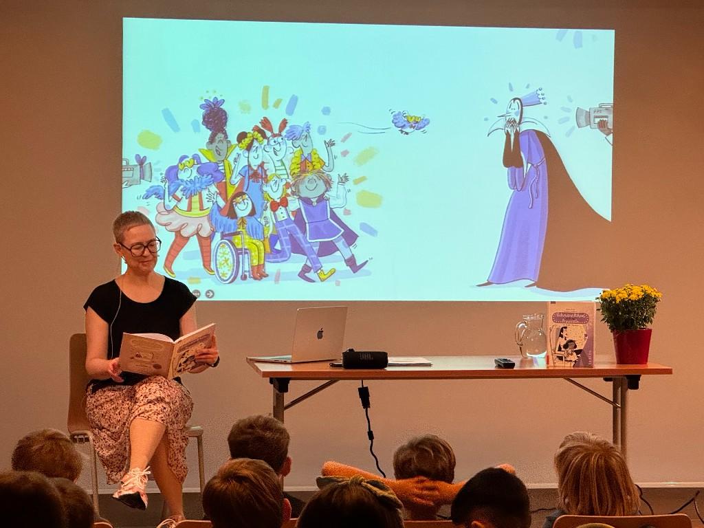 Petra Piuk liest für die Volksschule 2025 